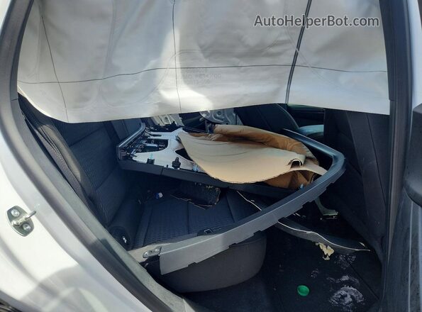 3GNAXHEG7TL321438 2026 CHEVROLET EQUINOX White Widok tylnych siedzeń