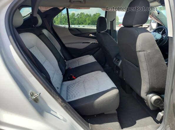 3GNAXJEV1JS551632 2018 CHEVROLET EQUINOX White Rear interior view