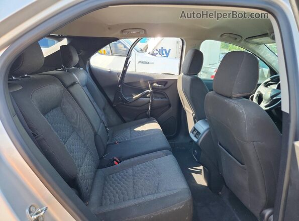 3GNAXJEV6JS505195 2018 CHEVROLET EQUINOX Silver Widok tylnych siedzeń