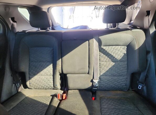3GNAXJEV8JS577032 2018 CHEVROLET EQUINOX Silver Widok tylnych siedzeń