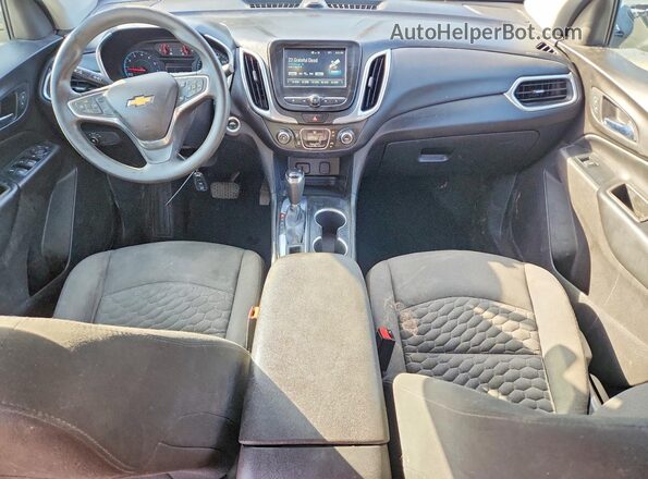3GNAXJEV8JS577032 2018 CHEVROLET EQUINOX Silver Widok deski rozdzielczej