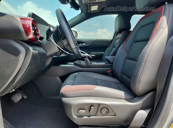 3GNAXLEG7TL265245 2026 CHEVROLET EQUINOX Silver Front interior view