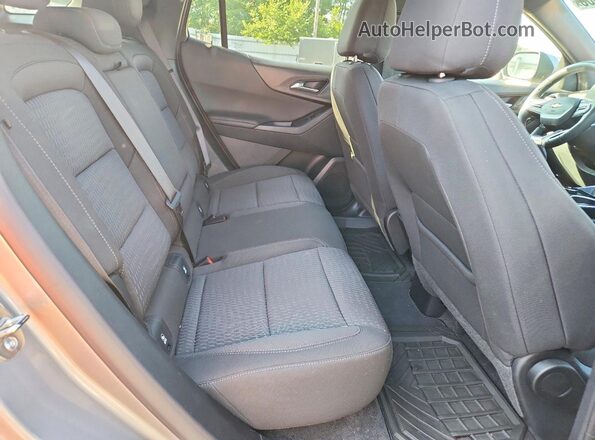 3GNAXPEG3TL279828 2026 CHEVROLET EQUINOX Silver Vista interior trasera