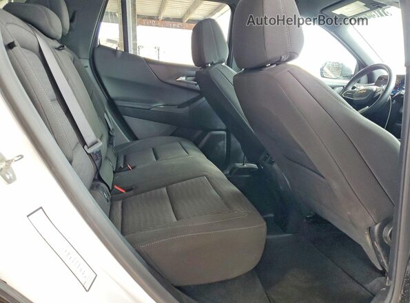 3GNAXPEG8TL333981 2026 CHEVROLET EQUINOX White Widok tylnych siedzeń