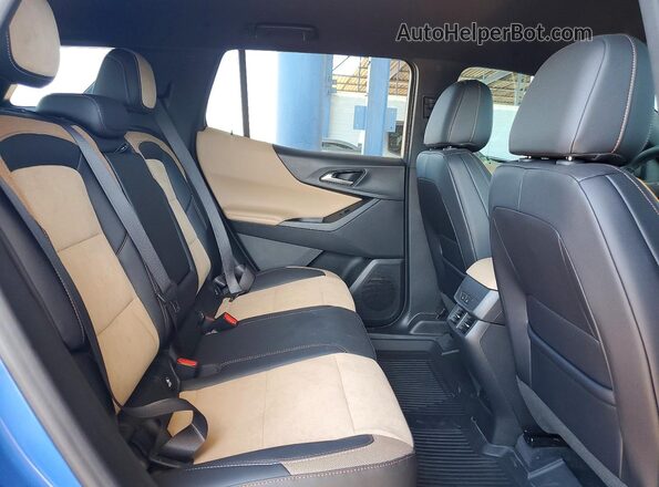 3GNAXSEG3TL502985 2026 CHEVROLET EQUINOX Blue Rear interior view