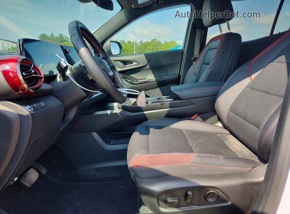 3GNAXTEG1TL164136 2026 CHEVROLET EQUINOX White Widok wnętrza z przodu