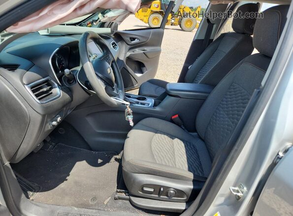 3GNAXTEV0MS133028 2021 CHEVROLET EQUINOX Silver Widok wnętrza z przodu