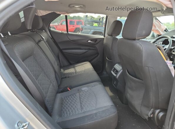 3GNAXTEV0MS133028 2021 CHEVROLET EQUINOX Silver Widok wnętrza z tyłu