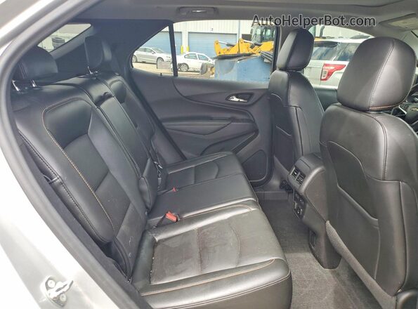 3GNAXVEV6JS511022 2018 CHEVROLET EQUINOX Silver Вид задньої частини салону