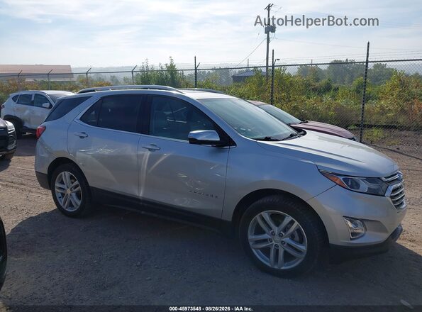 3GNAXYEX6LS530319 2020 CHEVROLET EQUINOX Silver Widok wnętrza z tyłu