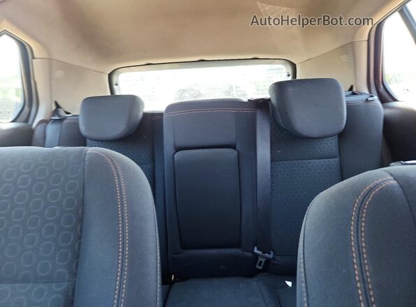 3GNCJKSB2HL193763 2017 CHEVROLET TRAX Red Widok tylnych siedzeń