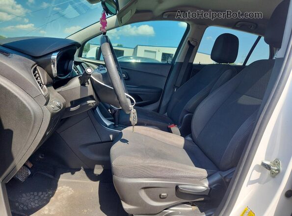 3GNCJKSB5LL334690 2020 CHEVROLET TRAX Белый Вид салона спереди