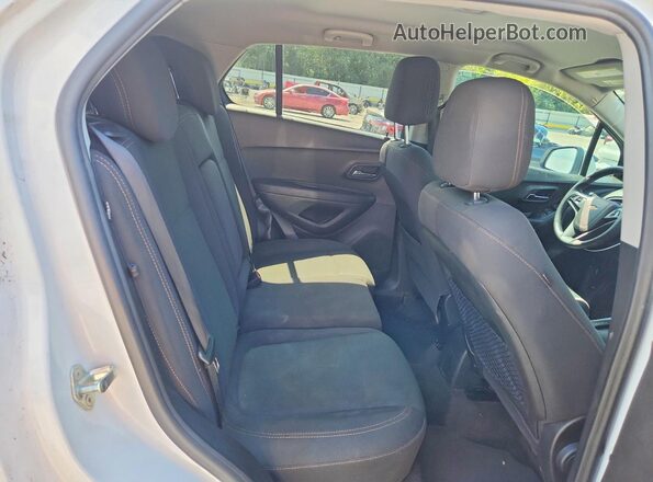 3GNCJKSB5LL334690 2020 CHEVROLET TRAX Белый Вид задней части салона