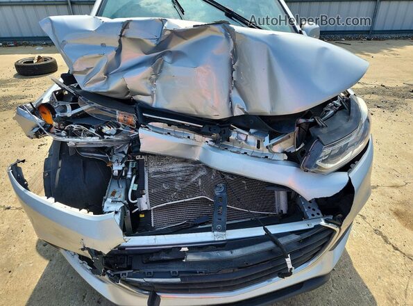 3GNCJKSB6LL245033 2020 CHEVROLET TRAX Silver Widok komory silnika