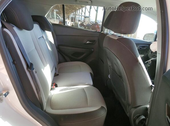 3GNCJKSB8LL172392 2020 CHEVROLET TRAX White Rear seats view