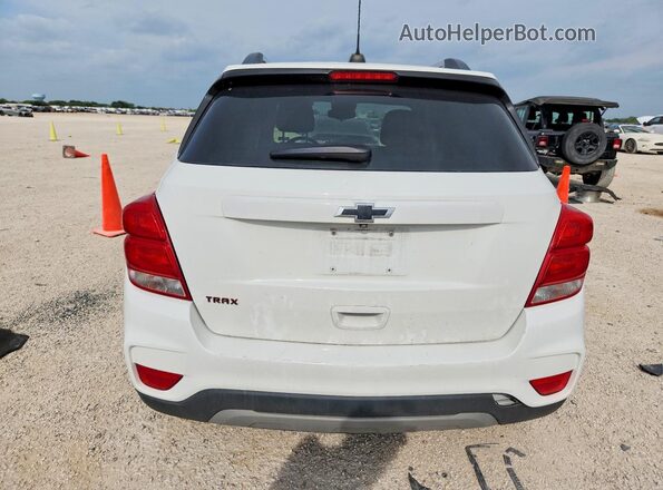 3GNCJLSB0JL221197 2018 CHEVROLET TRAX Белый Вид сзади