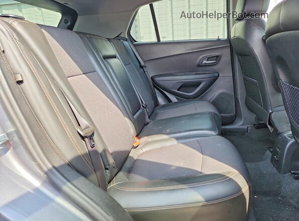 3GNCJLSB0LL311114 2020 CHEVROLET TRAX Gray Widok wnętrza z tyłu
