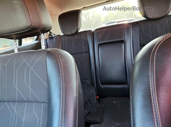 3GNCJLSB1JL215697 2018 CHEVROLET TRAX Black Rear seats view