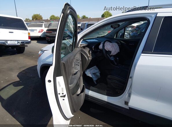 3GNCJLSB1JL356088 2018 CHEVROLET TRAX Белый Вид салона спереди