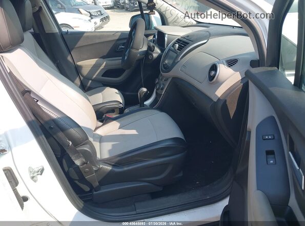 3GNCJLSB2GL133132 2016 CHEVROLET TRAX Белый Вид салона спереди