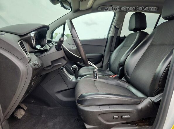 3GNCJLSB3KL264076 2019 CHEVROLET TRAX Серебряный Вид салона спереди