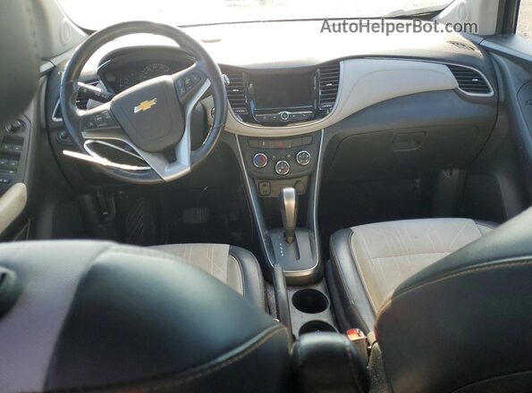 3GNCJLSB3LL139113 2020 CHEVROLET TRAX Silver Widok deski rozdzielczej