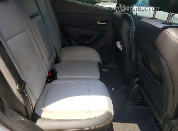 3GNCJLSB3LL139113 2020 CHEVROLET TRAX Silver Widok tylnych siedzeń