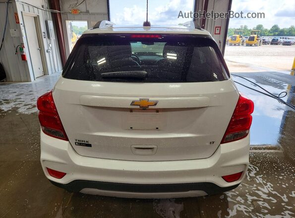 3GNCJLSB4HL213758 2017 CHEVROLET TRAX White Вид ззаду
