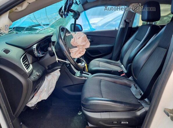 3GNCJLSB7KL271922 2019 CHEVROLET TRAX White Front interior view