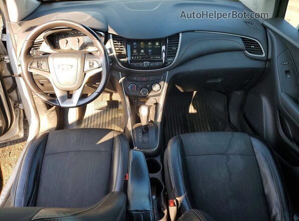 3GNCJLSB7KL400984 2019 CHEVROLET TRAX Silver Widok deski rozdzielczej