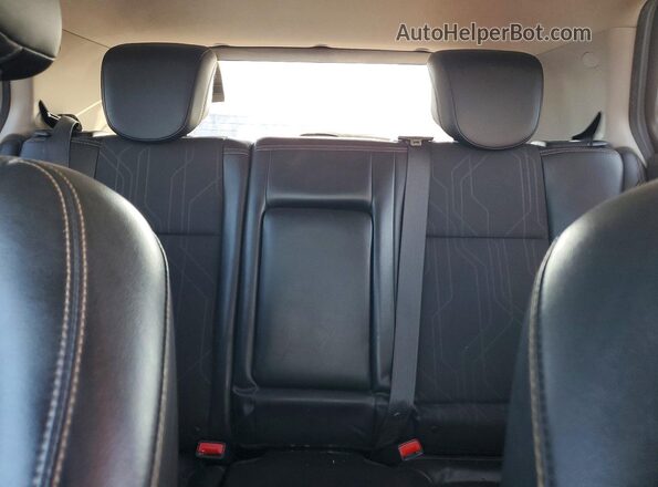 3GNCJLSB7KL400984 2019 CHEVROLET TRAX Silver Widok tylnych siedzeń