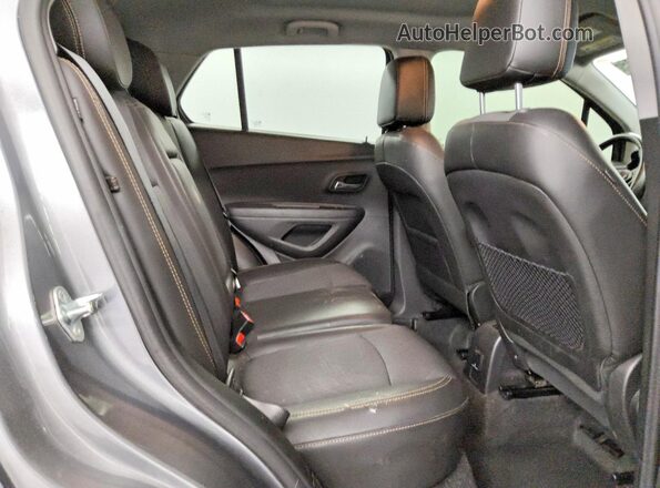 3GNCJLSB8LL202027 2020 CHEVROLET TRAX Gray Widok wnętrza z tyłu