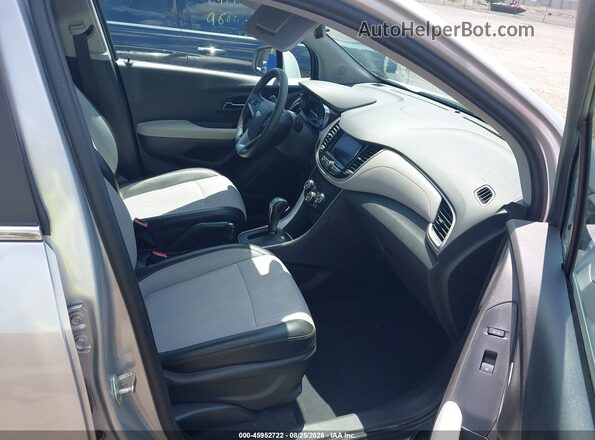 3GNCJLSBXLL282947 2020 CHEVROLET TRAX Silver Սալոնի դիմացի տեսք