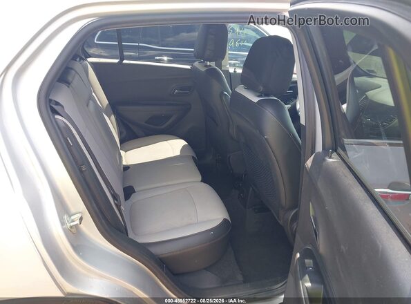 3GNCJLSBXLL282947 2020 CHEVROLET TRAX Silver VIN կոդի պիտակի տեսք