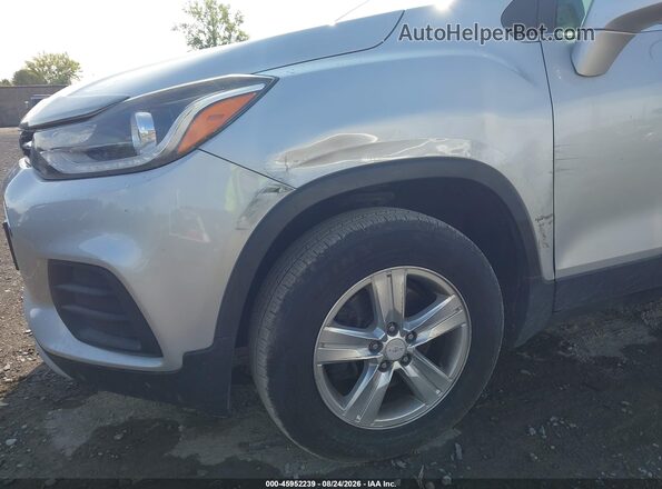 3GNCJPSB0JL233499 2018 CHEVROLET TRAX Silver Вид спереду