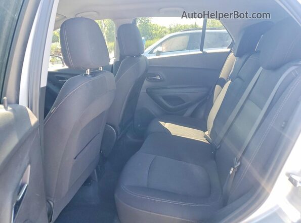 3GNCJPSB4KL385366 2019 CHEVROLET TRAX Silver Rear interior view