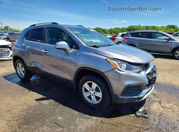 3GNCJPSB5LL301492 2020 CHEVROLET TRAX Gray Delantero derecho