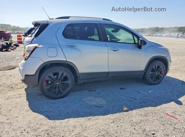 3GNCJPSB9LL178859 2020 CHEVROLET TRAX Серебряный Задняя правая четверть