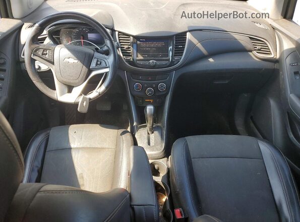 3GNCJPSB9LL178859 2020 CHEVROLET TRAX Серебряный Вид панели приборов