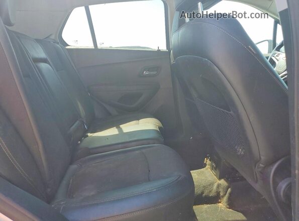 3GNCJPSB9LL178859 2020 CHEVROLET TRAX Серебряный Вид задней части салона