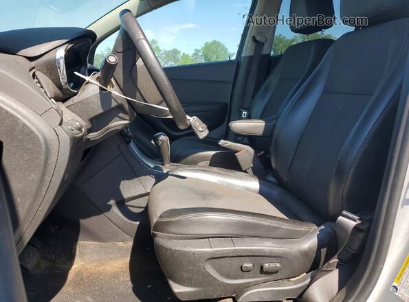 3GNCJPSB9LL178859 2020 CHEVROLET TRAX Серебряный Вид салона спереди