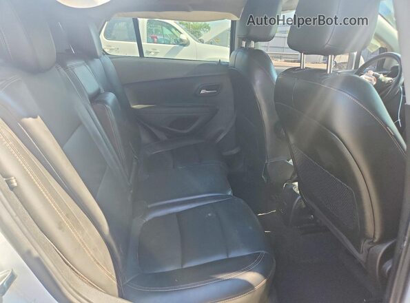 3GNCJRSB2LL118594 2020 CHEVROLET TRAX Белый Вид задней части салона