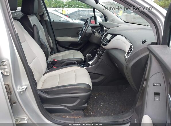 3GNCJRSB4JL287237 2018 CHEVROLET TRAX Silver Вид салону спереду