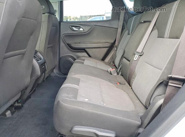 3GNKBCR40RS181379 2024 CHEVROLET BLAZER White Rear interior view