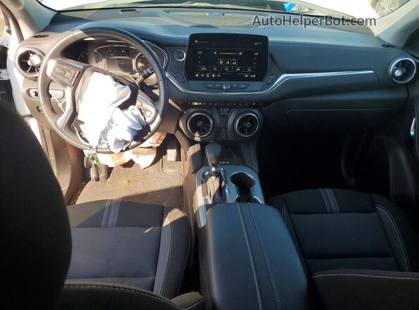 3GNKBCR41SS176410 2025 CHEVROLET BLAZER White Вид панелі приладів