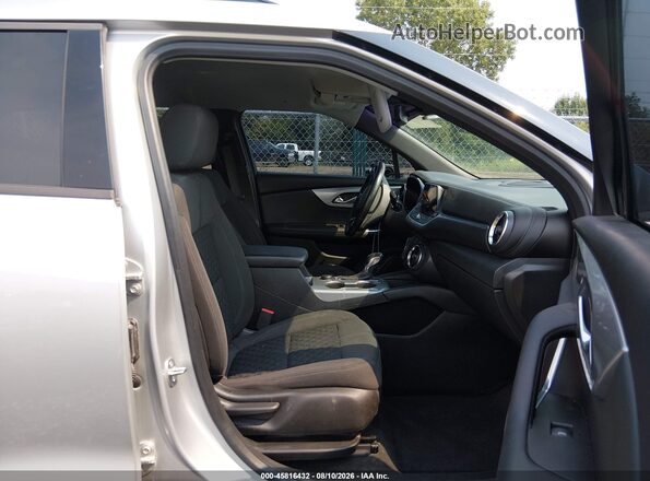 3GNKBCR42LS697508 2020 CHEVROLET BLAZER Silver Вид салону спереду