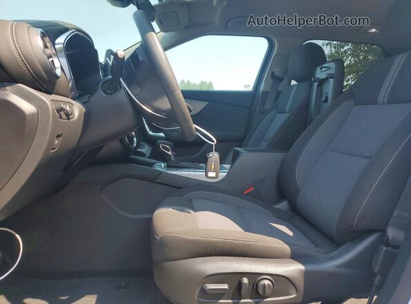 3GNKBCR42TS178068 2026 CHEVROLET BLAZER White წინა სალონის ხედი
