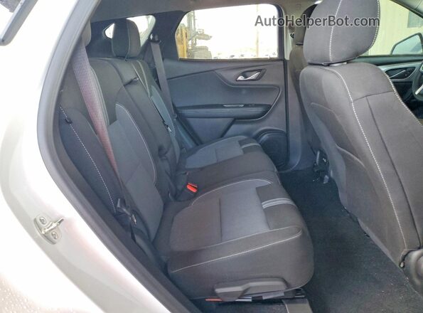3GNKBCR44SS270720 2025 CHEVROLET BLAZER White Вид задньої частини салону