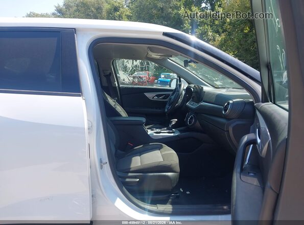 3GNKBCR47PS102335 2023 CHEVROLET BLAZER Белый Вид салона спереди
