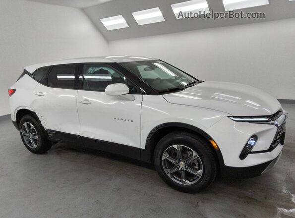 3GNKBCR49TS142491 2026 CHEVROLET BLAZER White 
